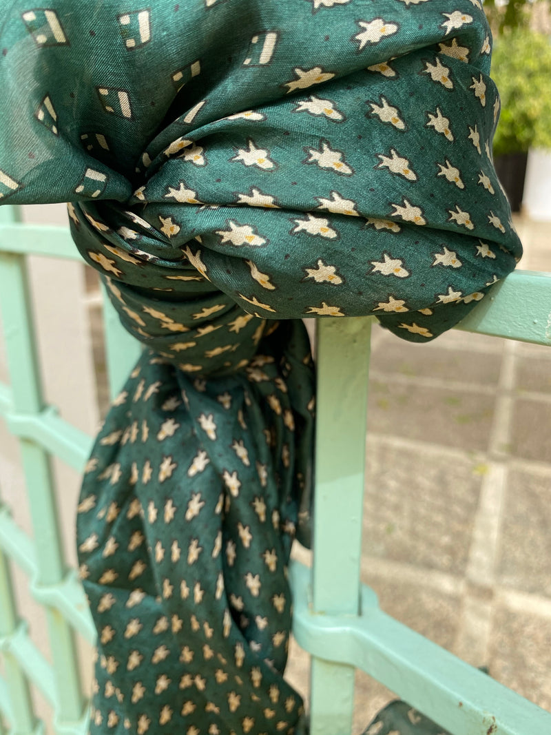 Pañuelo de seda estampado verde