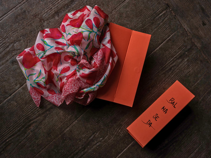 Pañuelo XL de seda motivos florales