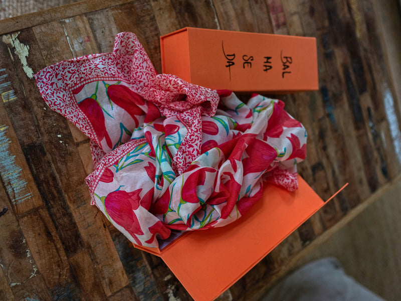 Pañuelo XL de seda motivos florales