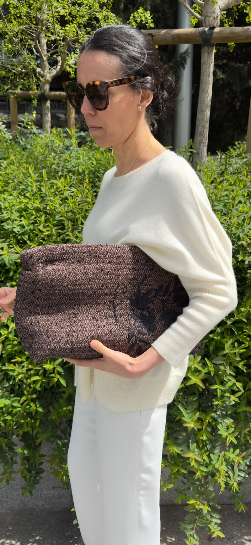 Bolso chanel chocolate bordado en seda a mano