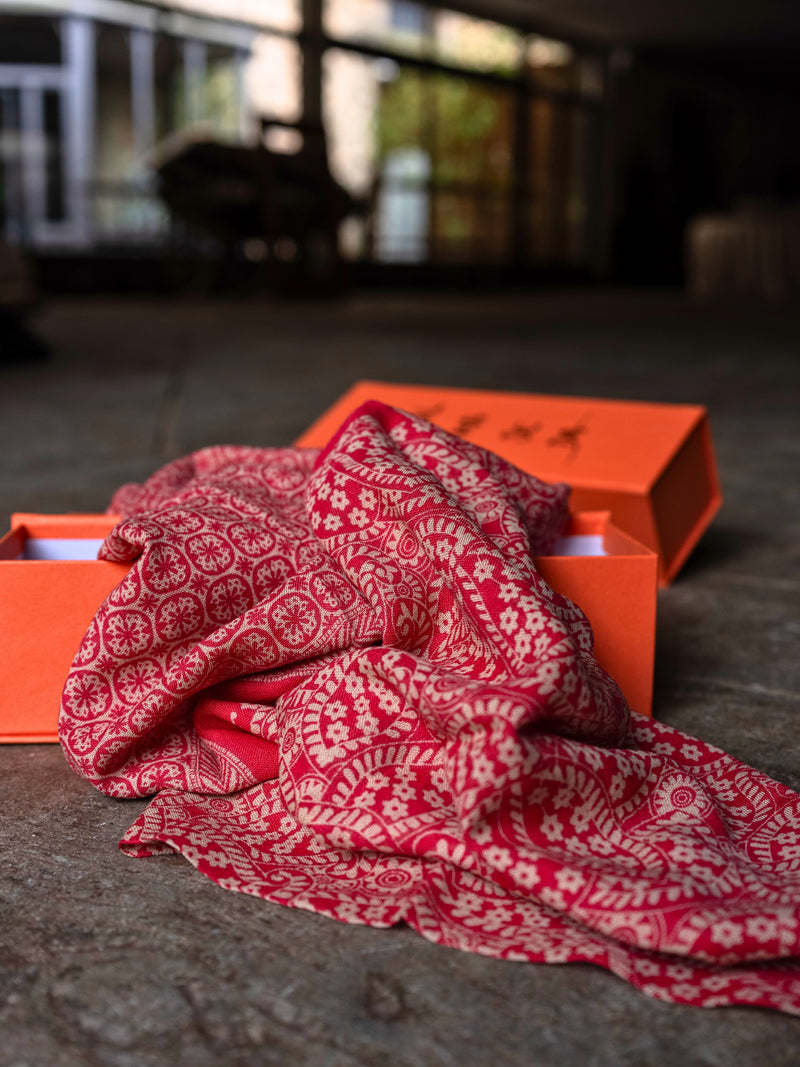 Foulard XL de cashmere y seda con motivos florales