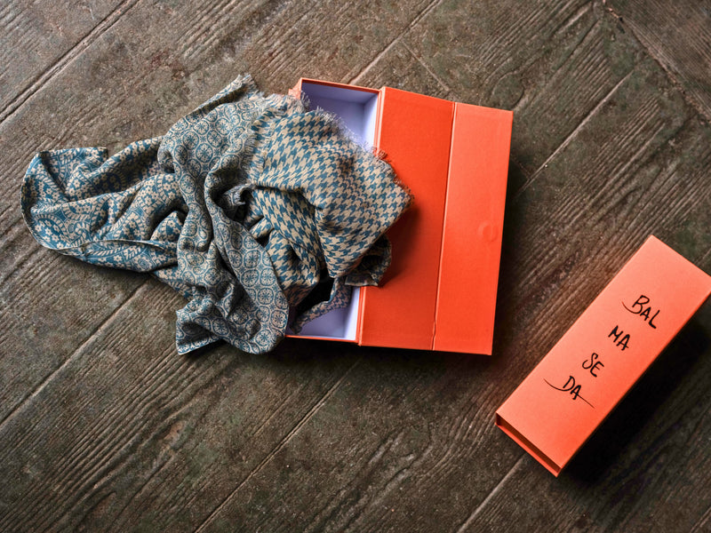 Foulard XL de cashmere y seda motivos geométricos