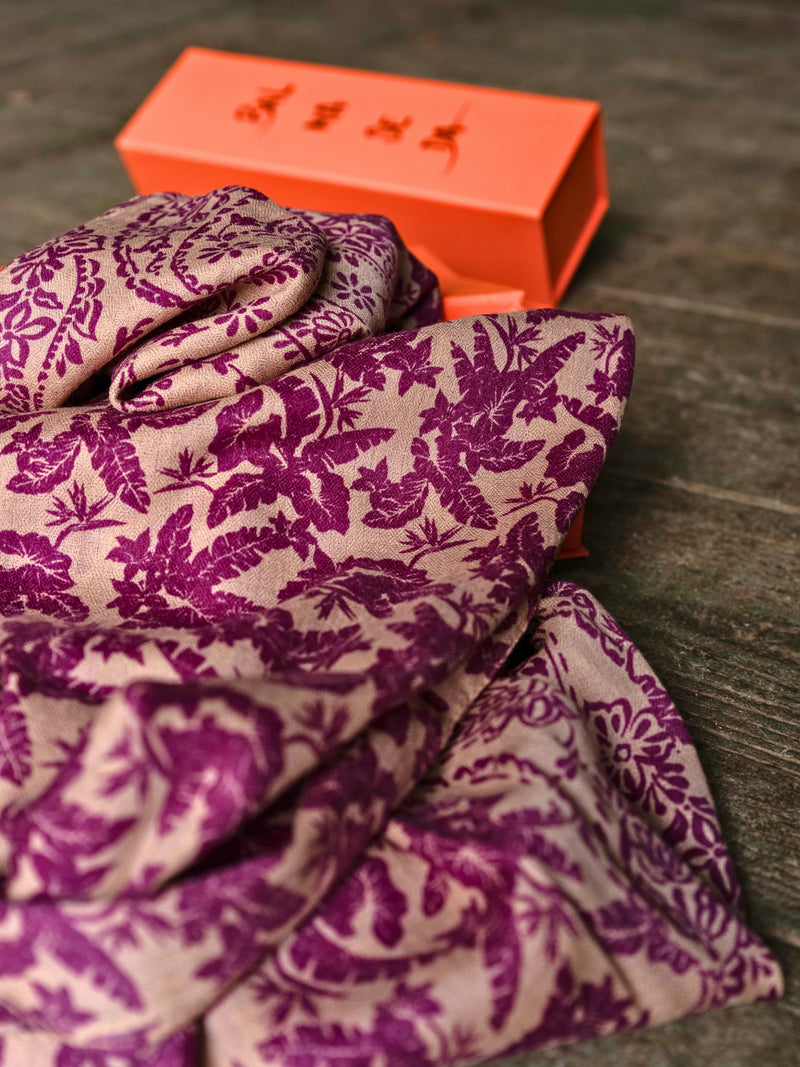 Foulard XL de cashmere y seda con motivos florales