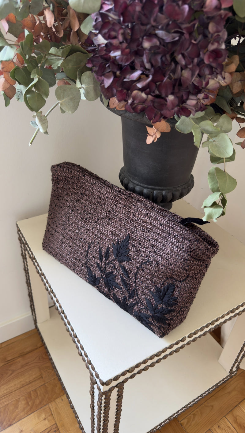 Bolso chanel chocolate bordado en seda a mano