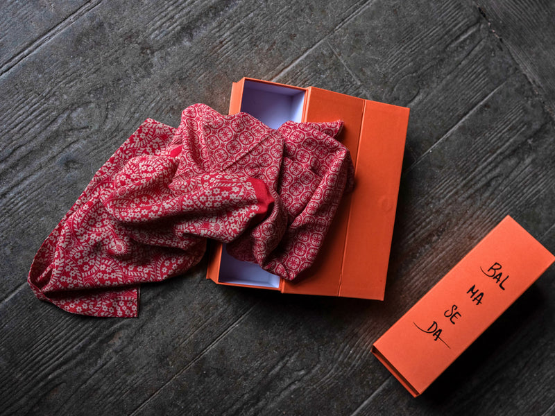 Foulard XL de cashmere y seda con motivos florales