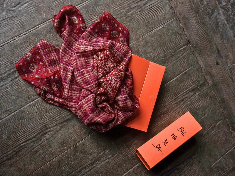 Foulard XL de cashmere y seda con motivos geométricos