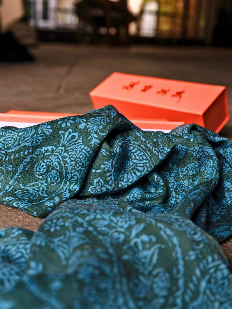 Foulard XL de cashmere y seda motivos florales