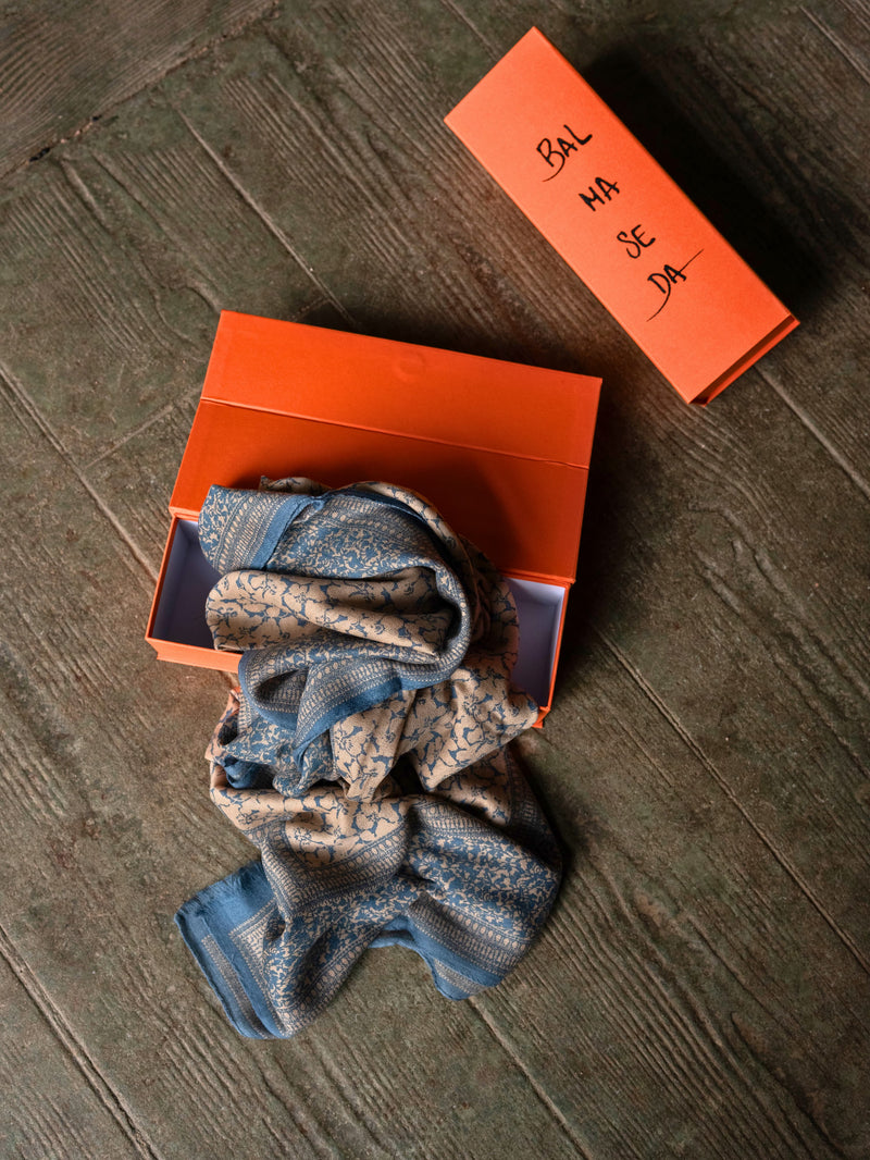 Foulard XL de cashmere y seda motivos florales