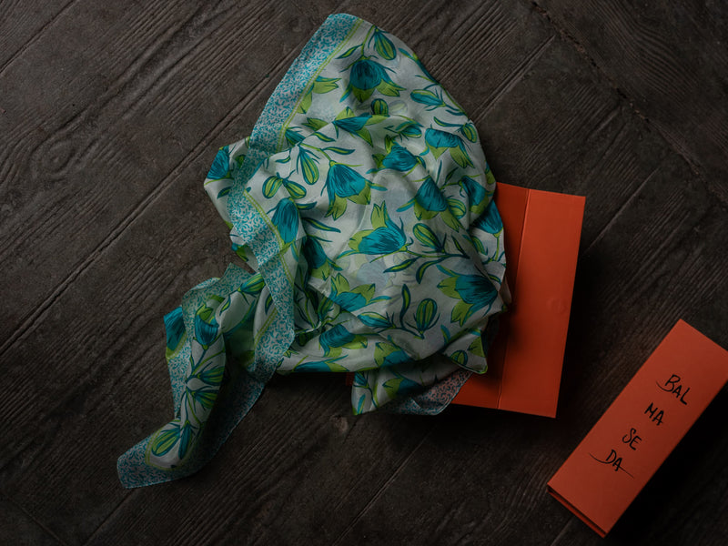 Pañuelo XL de seda motivos florales