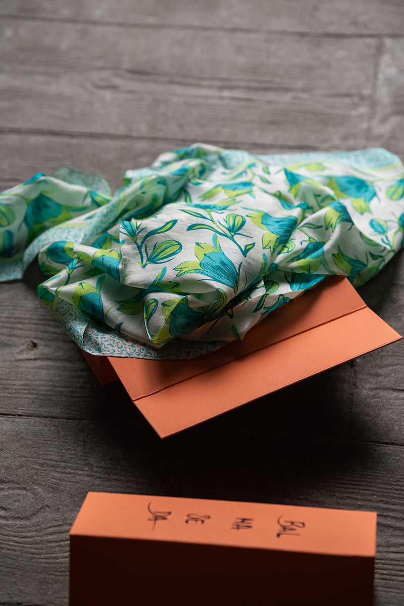 Pañuelo XL de seda motivos florales