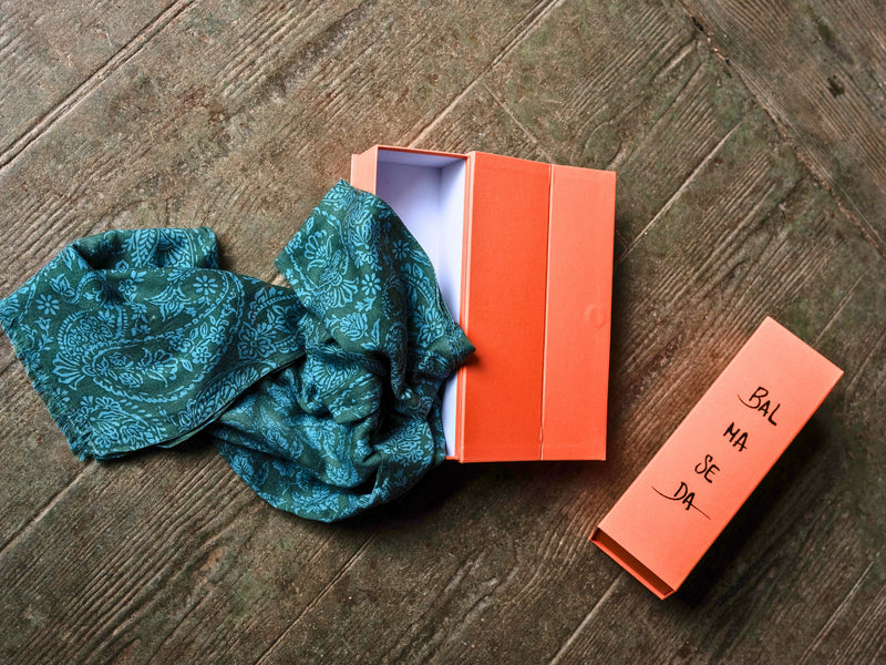 Foulard XL de cashmere y seda motivos florales