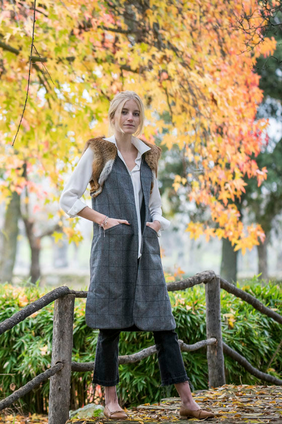 Chaleco reversible de cachemire azul marino oscuro y lana inglesa gris de cuadros