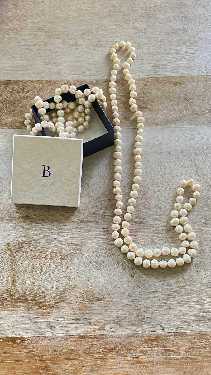 Collar largo de perlas ovaladas grandes – Virginia Rodríguez Balmaseda