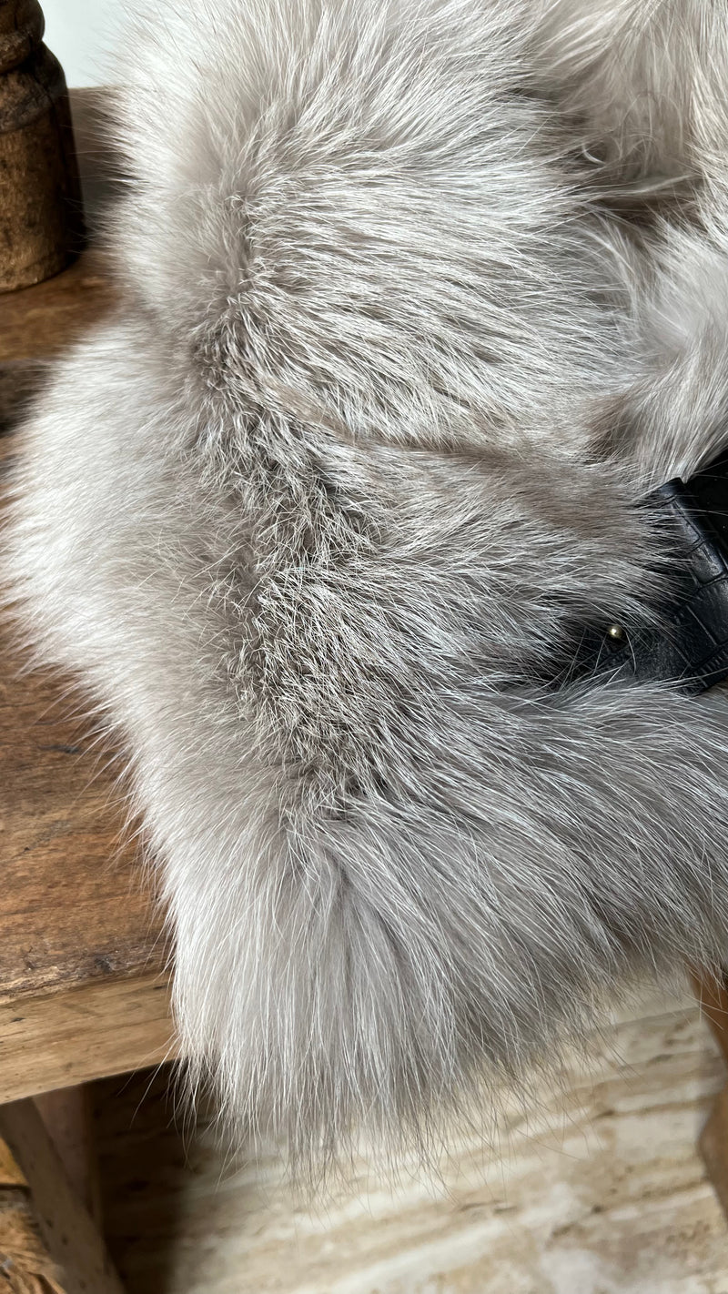 Cuello de zorro gris GRAFITO