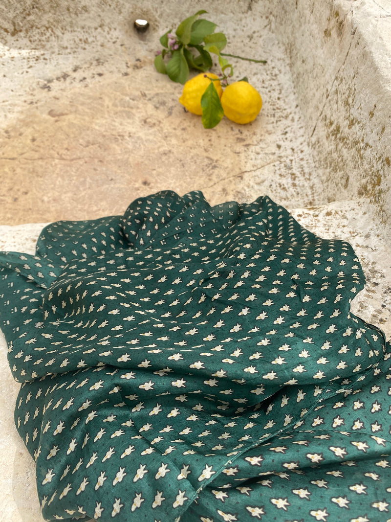 Pañuelo de seda estampado verde